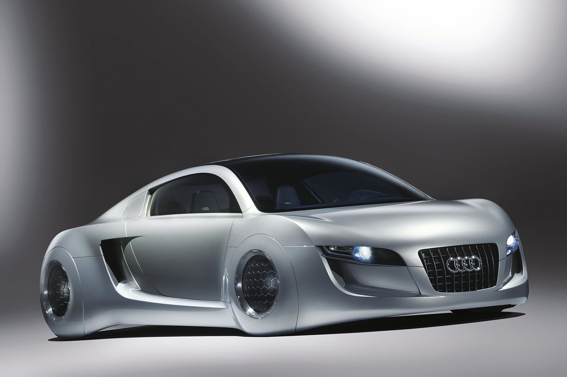 Broken Dreams: Audi RSQ. A Vision of the Future on Spherical Wheels