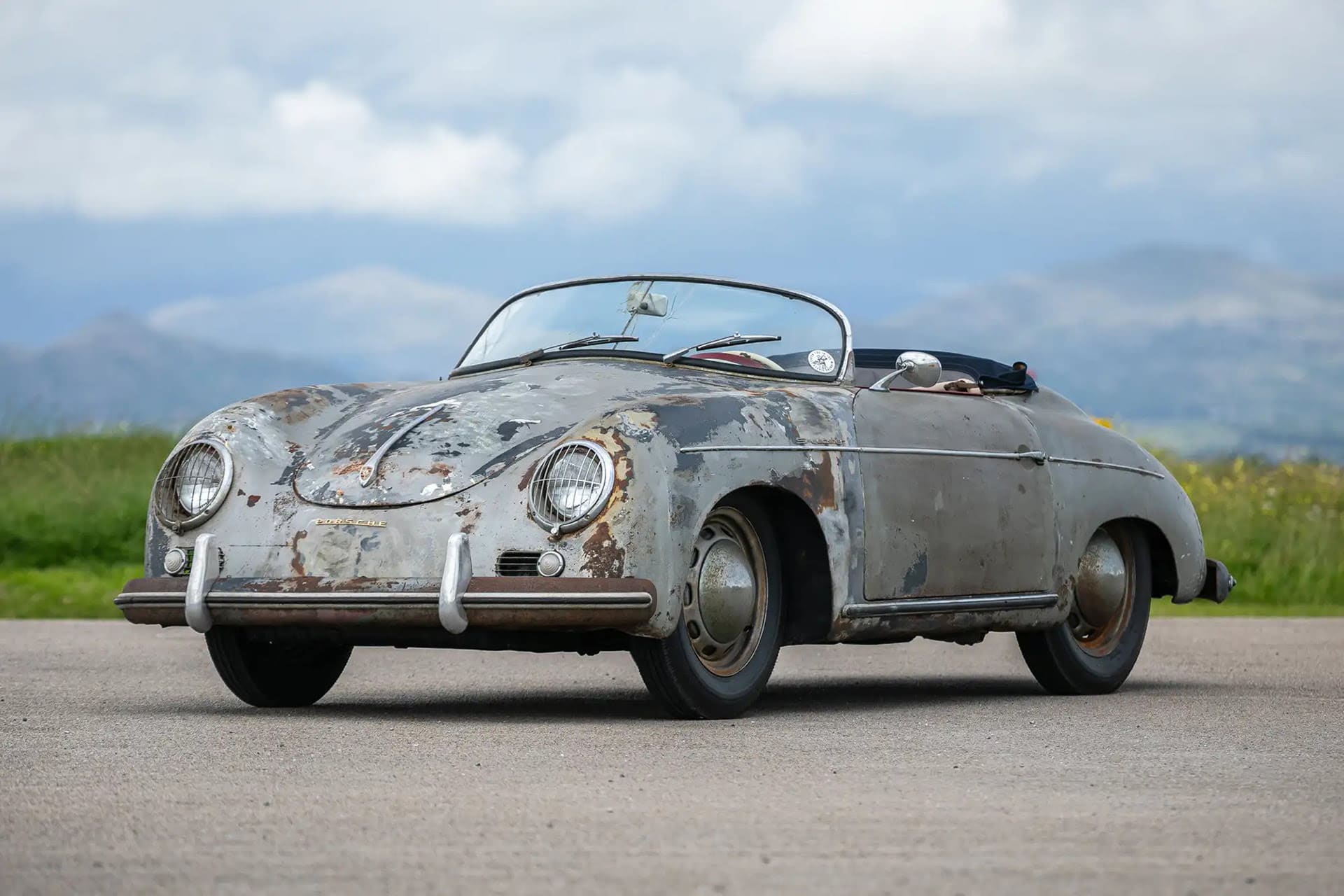 Iconic Auction: Two Souls to Make Everyone Happy